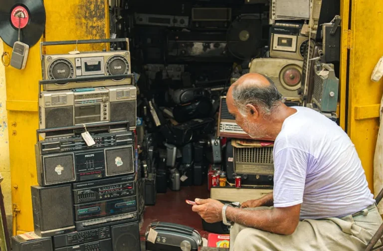 Antique Collecting Mistakes New Buyers Should Avoid