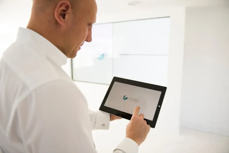How to Evaluate Gallery Catalogs