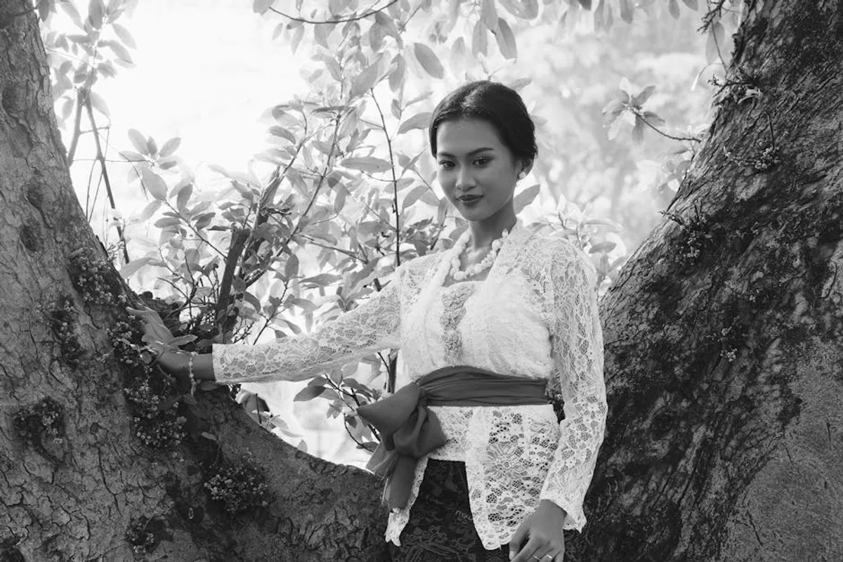 Model kebaya cantik dan elegan: Style Guide, Trends, Looks, and Outfit Ideas